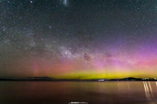 The aurora australis dances over the peaks of the Freycinet National Park peninsula and Schouten Island.
📷: Bruce Webber (@webber.photography)
...
...
#astrophotography #auroraaustralis #aurora #southernlights #nightphotography #nightskyphotography #freycinetnationalpark #freycinet
@freycinetnationalpark @tastourism